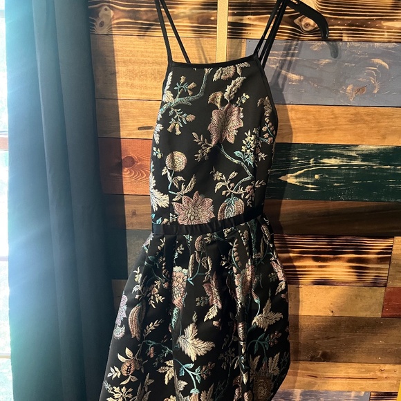 NWT Kimchi Blue || woman’s Hidden Dragon Jacquard Mini Dress Size: 4 - Picture 4 of 7